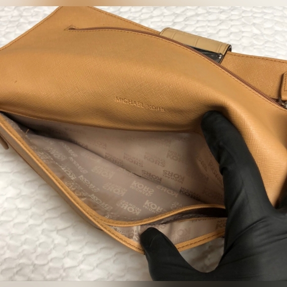 Michael Kors Large Taupe Croc Embossed Clutch Wallet - Picture 8 of 9